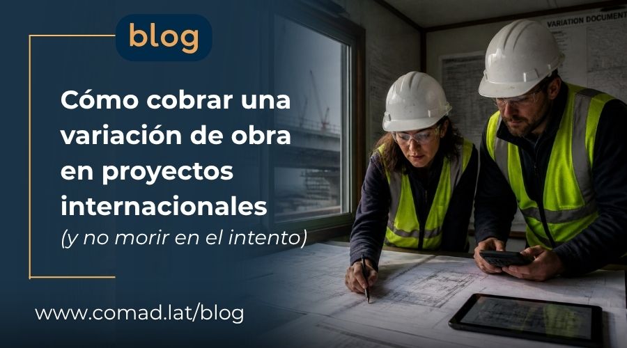 Ingenieros revisando documentos de variación de obra en proyecto de infraestructura